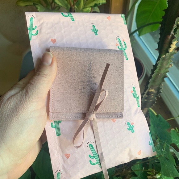 🦋 ✨NWT Butterfly & Pom Pom Gold Danglers✨🦋 Handmade ✨ Gift for Her ✨ Moms Day - Picture 6 of 6